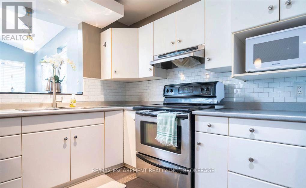 3829 Northwood Drive, Niagara Falls, Ontario L2H 2Y5 - Photo 4 - X12594948