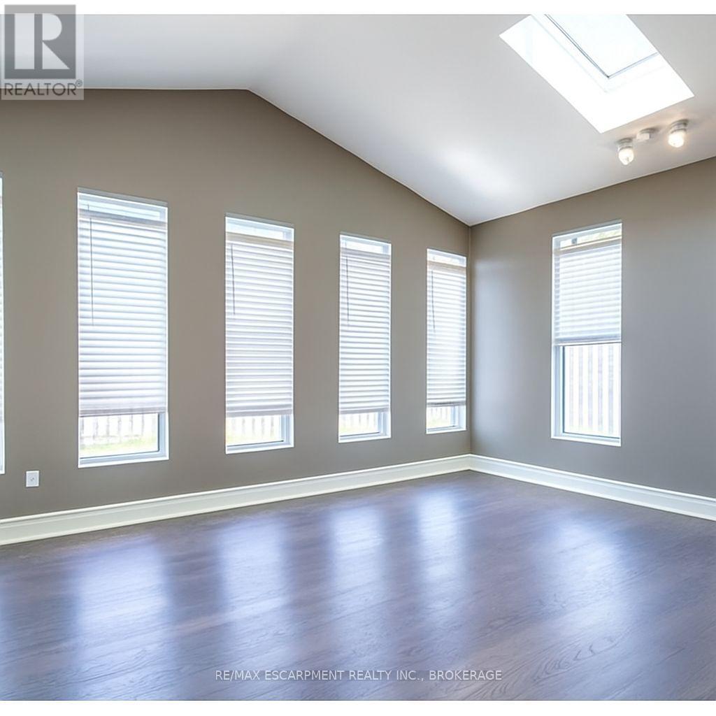 3829 Northwood Drive, Niagara Falls, Ontario L2H 2Y5 - Photo 5 - X12594948