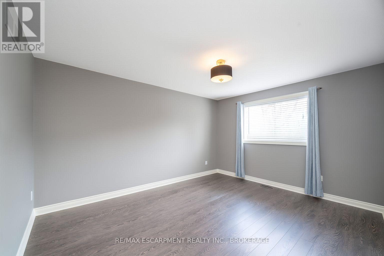 3829 Northwood Drive, Niagara Falls, Ontario L2H 2Y5 - Photo 9 - X12594948