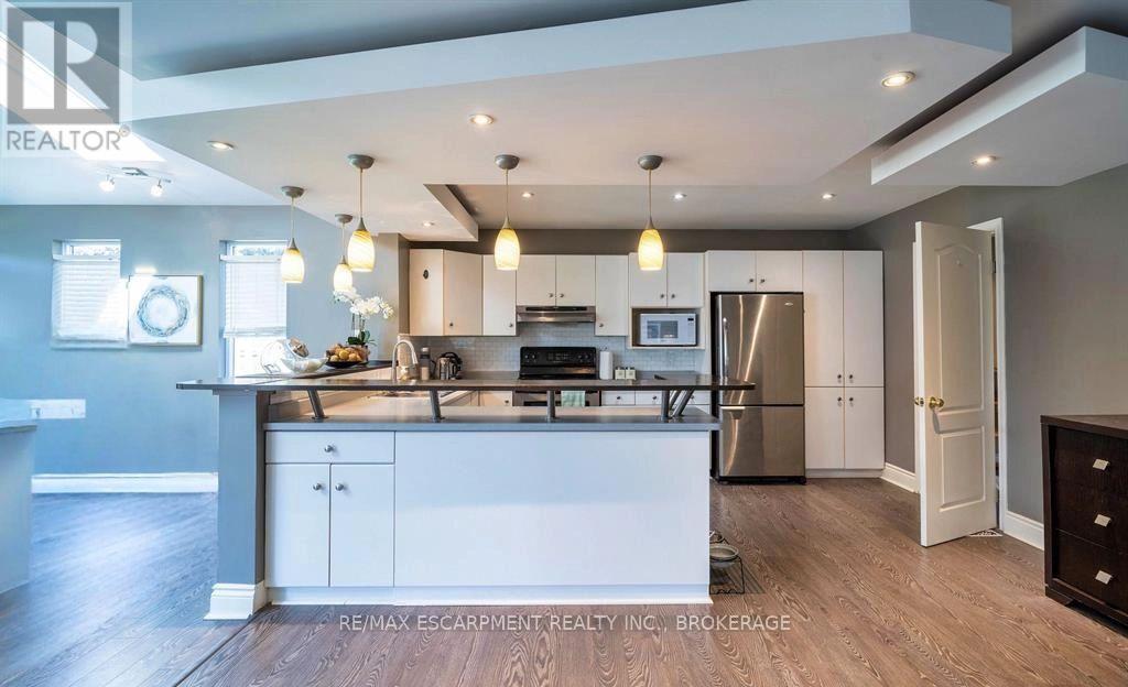 3829 Northwood Drive, Niagara Falls, Ontario L2H 2Y5 - Photo 3 - X12594948