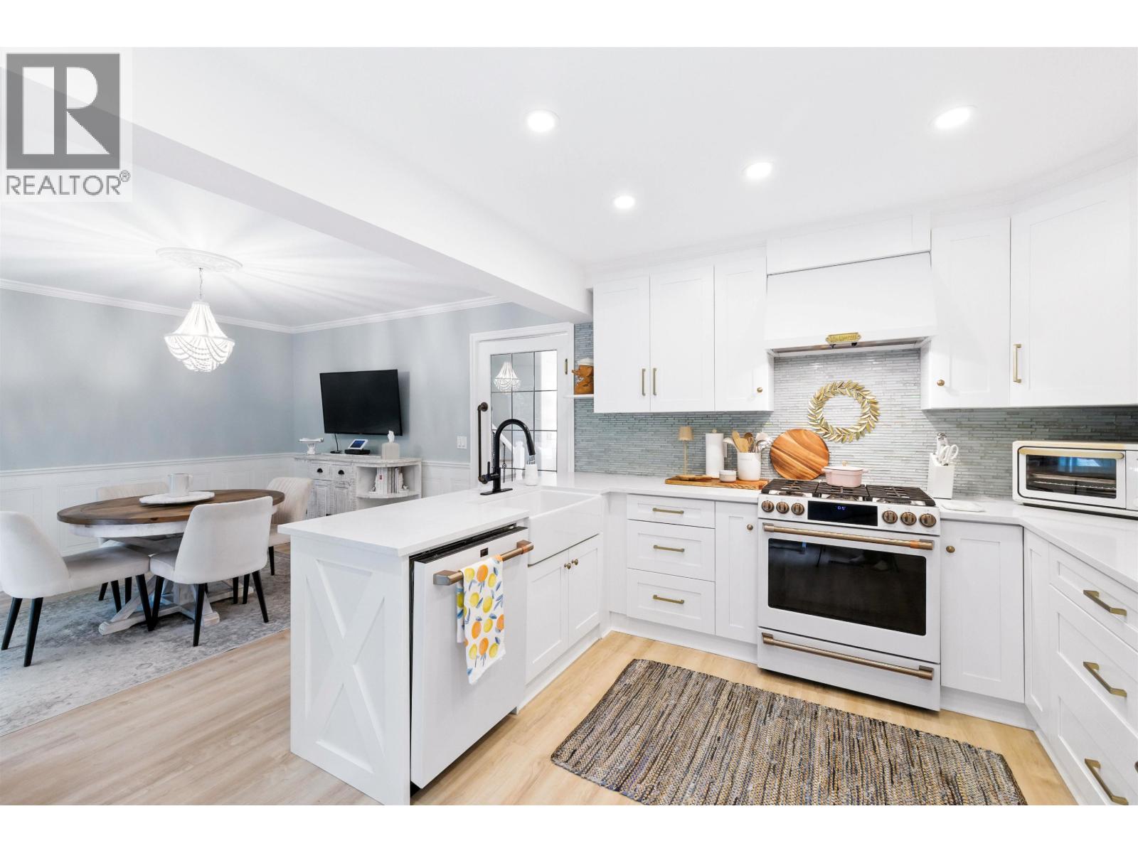 8885 Larkfield Drive, Burnaby, British Columbia  V5A 4L3 - Photo 10 - R3071577