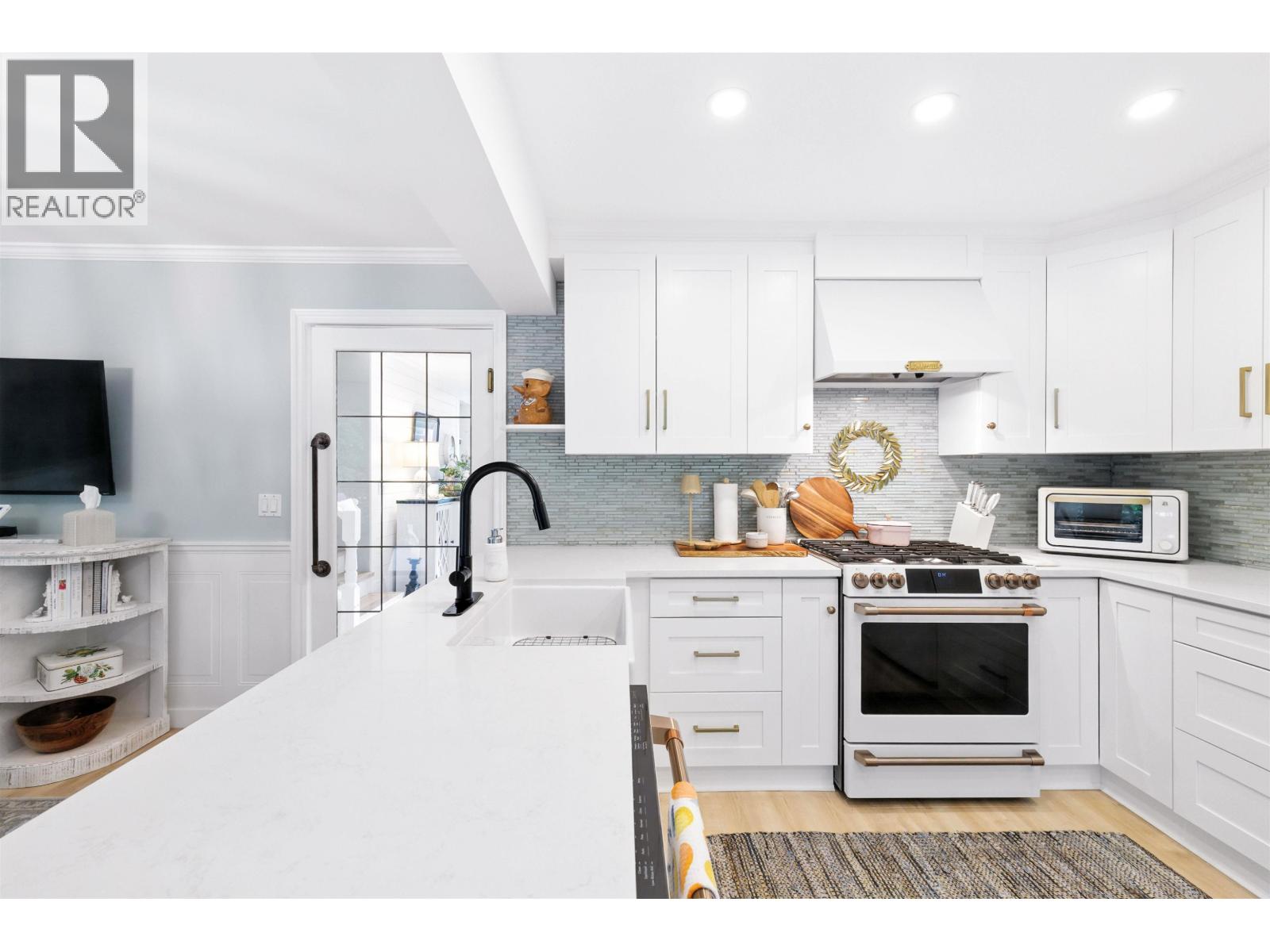 8885 Larkfield Drive, Burnaby, British Columbia  V5A 4L3 - Photo 12 - R3071577