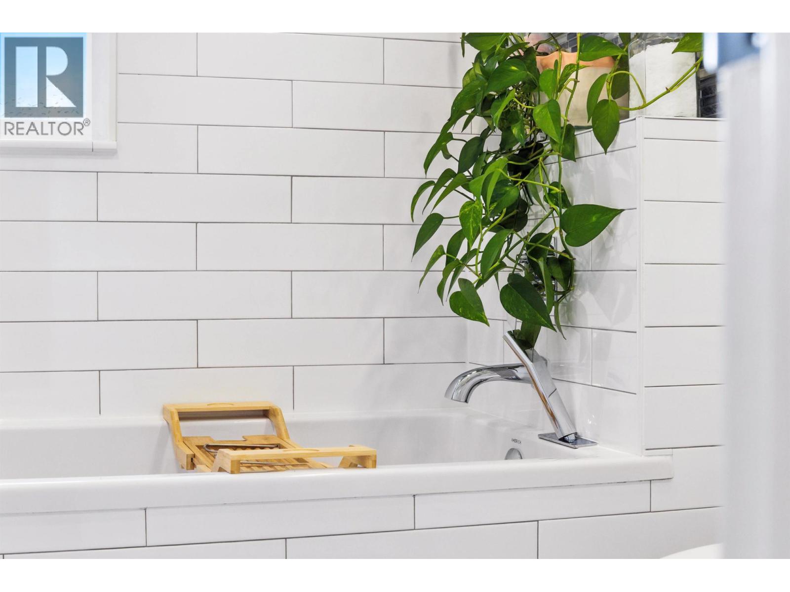 8885 Larkfield Drive, Burnaby, British Columbia  V5A 4L3 - Photo 19 - R3071577