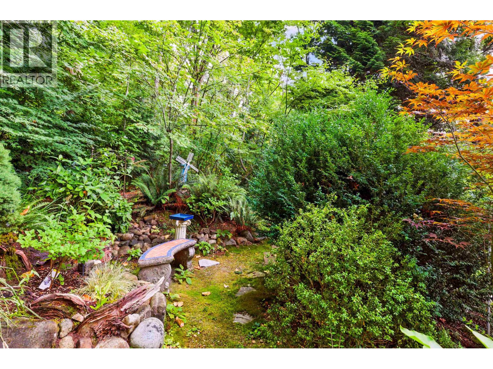 8885 Larkfield Drive, Burnaby, British Columbia  V5A 4L3 - Photo 24 - R3071577