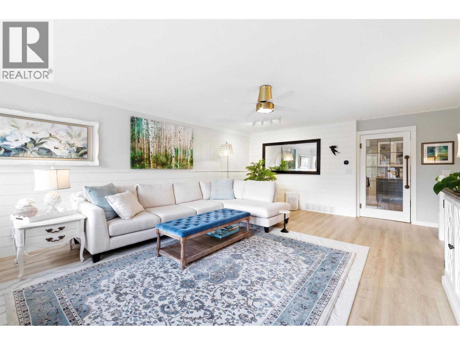 8885 Larkfield Drive, Burnaby, British Columbia  V5A 4L3 - Photo 4 - R3071577