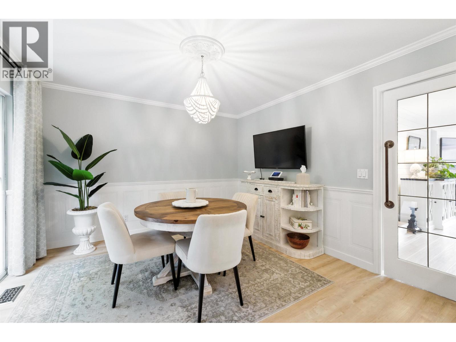 8885 Larkfield Drive, Burnaby, British Columbia  V5A 4L3 - Photo 5 - R3071577