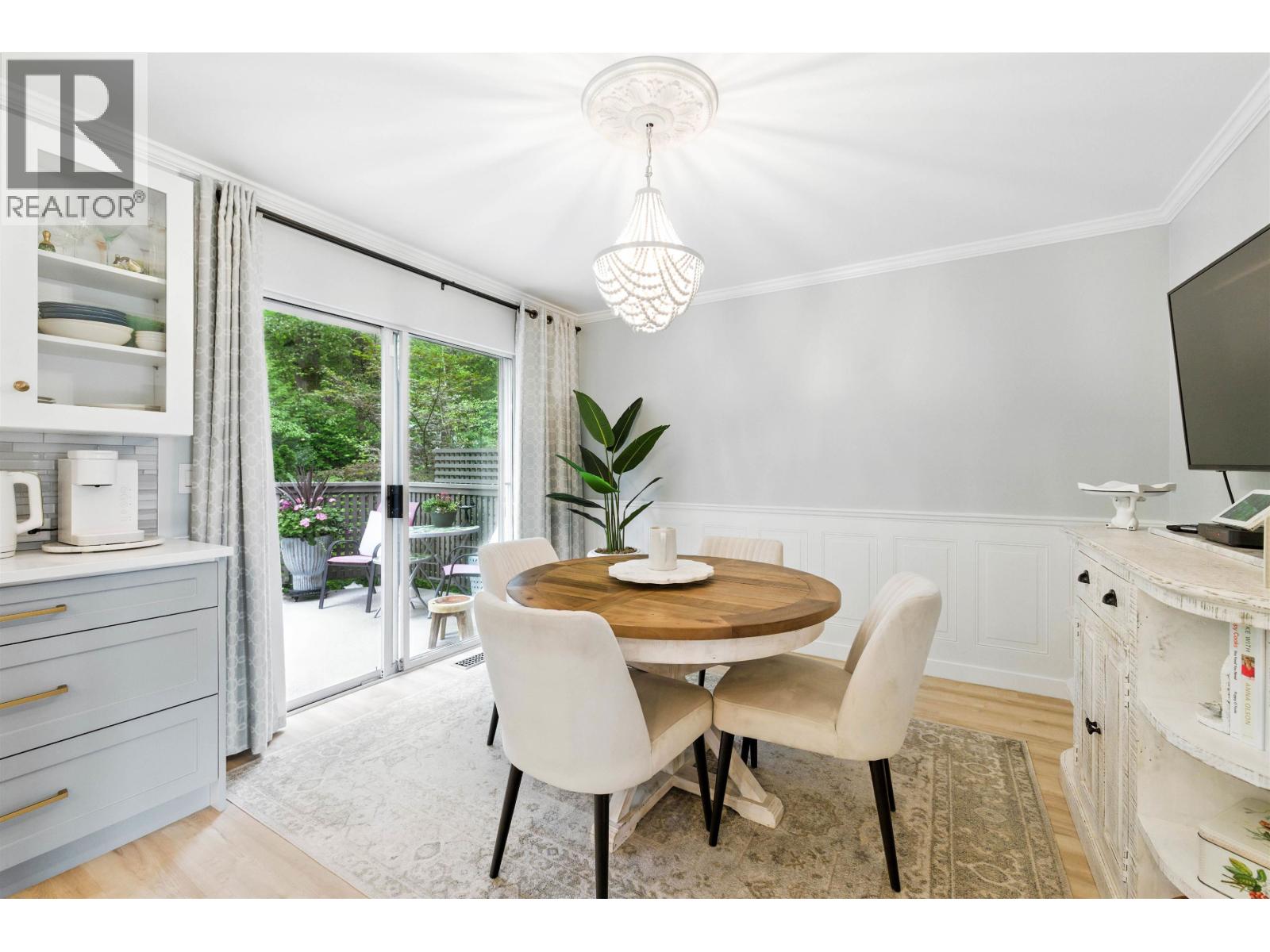 8885 Larkfield Drive, Burnaby, British Columbia  V5A 4L3 - Photo 6 - R3071577