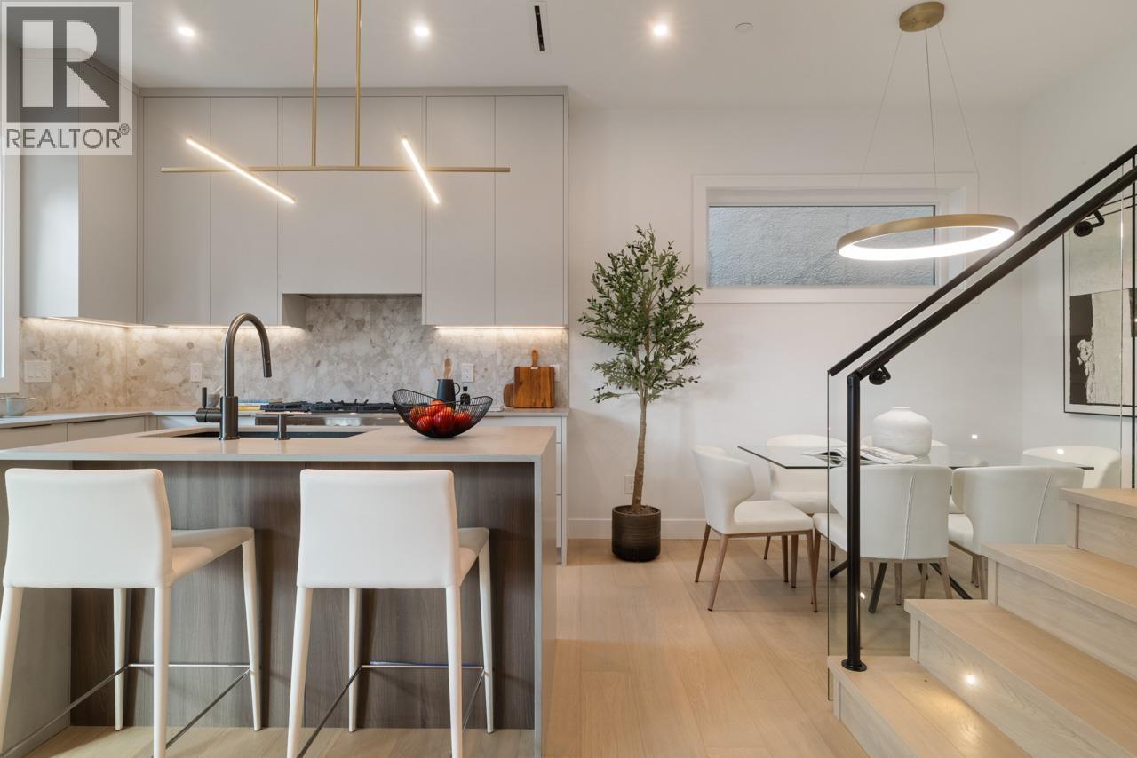 2 2680 E 5th Avenue, Vancouver, British Columbia  V5M 1M9 - Photo 1 - R3071590