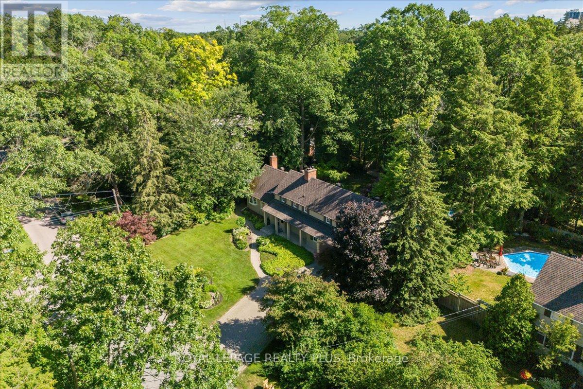 1258 Ravine Drive, Mississauga, Ontario  L5J 3E4 - Photo 4 - W12595126