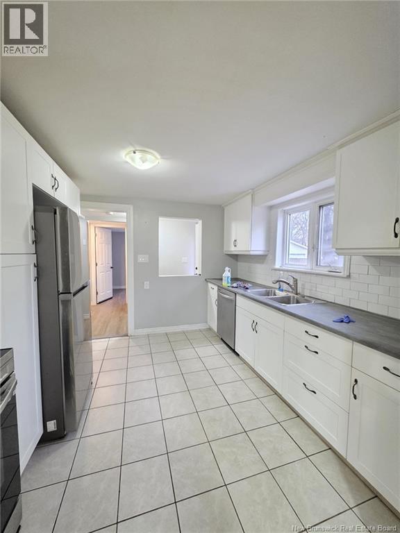 167 Elmwood Drive, Moncton, New Brunswick  E1A 1X2 - Photo 4 - NB130412