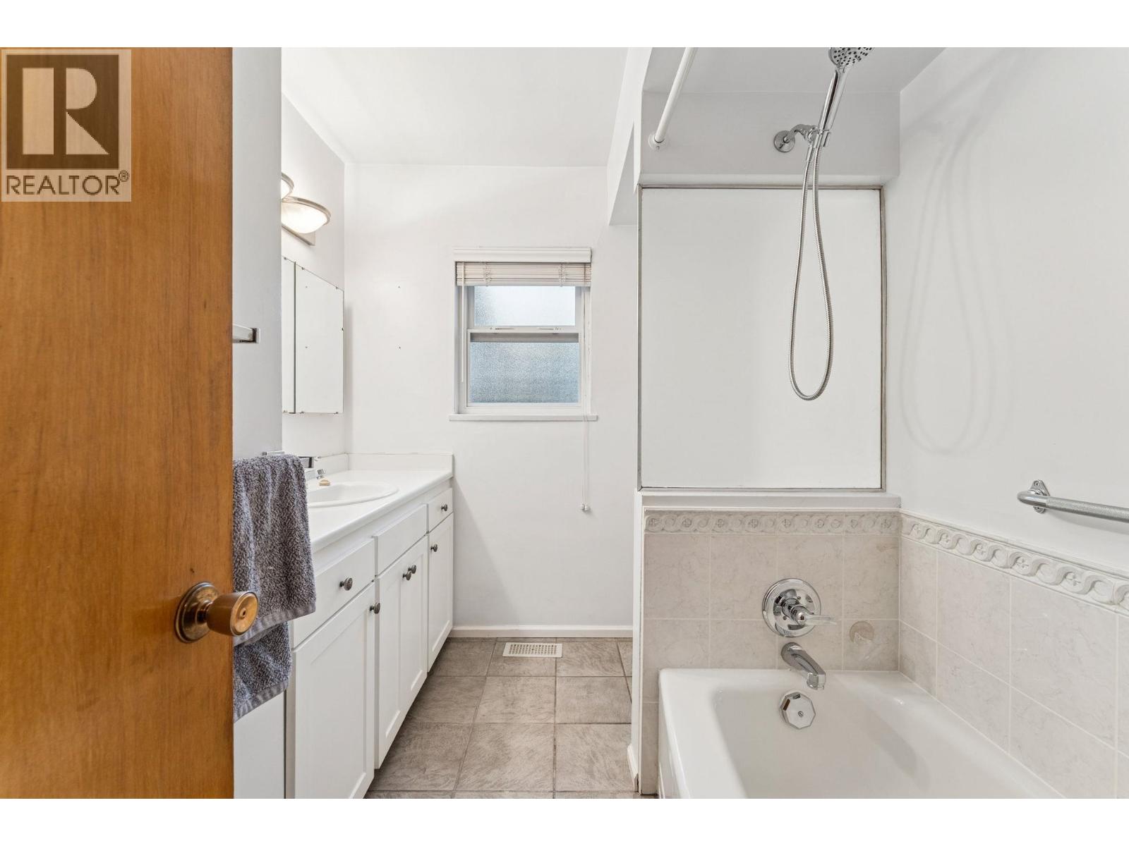 1521 E 64th Avenue, Vancouver, British Columbia  V5P 2M4 - Photo 19 - R3071574