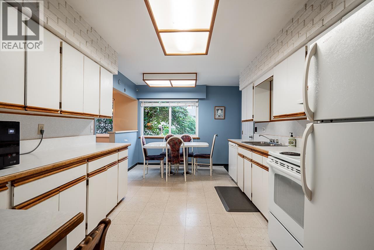 3826 Wellington Street, Port Coquitlam, British Columbia  V3B 3Z2 - Photo 12 - R3071588