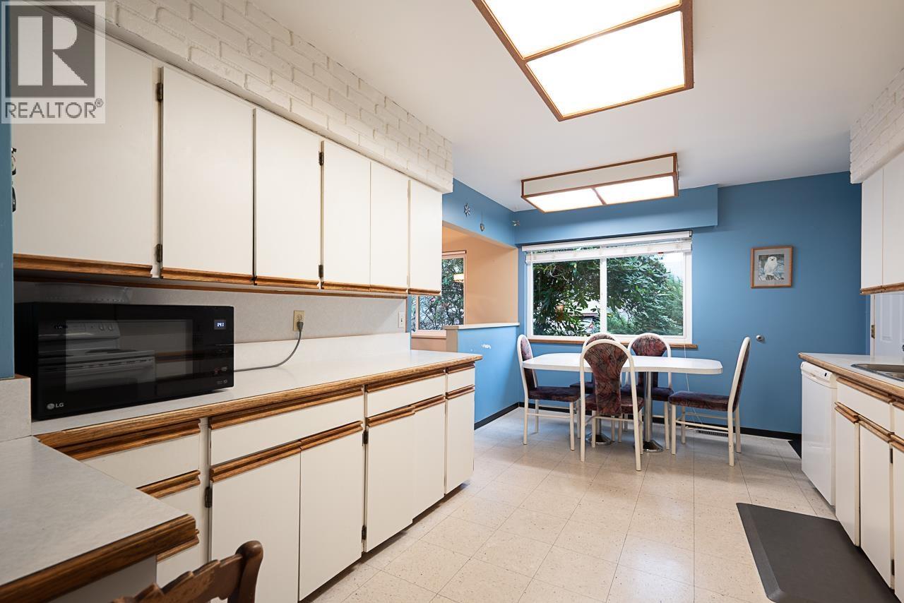 3826 Wellington Street, Port Coquitlam, British Columbia  V3B 3Z2 - Photo 13 - R3071588