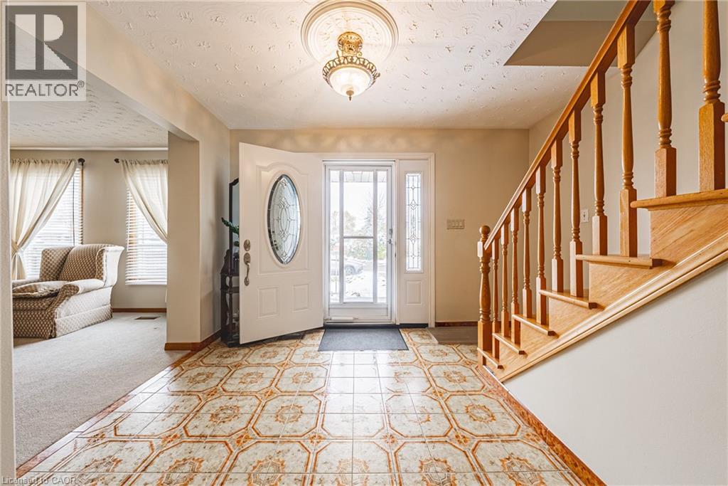 19 Hadeland Avenue, Hamilton, Ontario  L9C 6Z8 - Photo 2 - 40787782