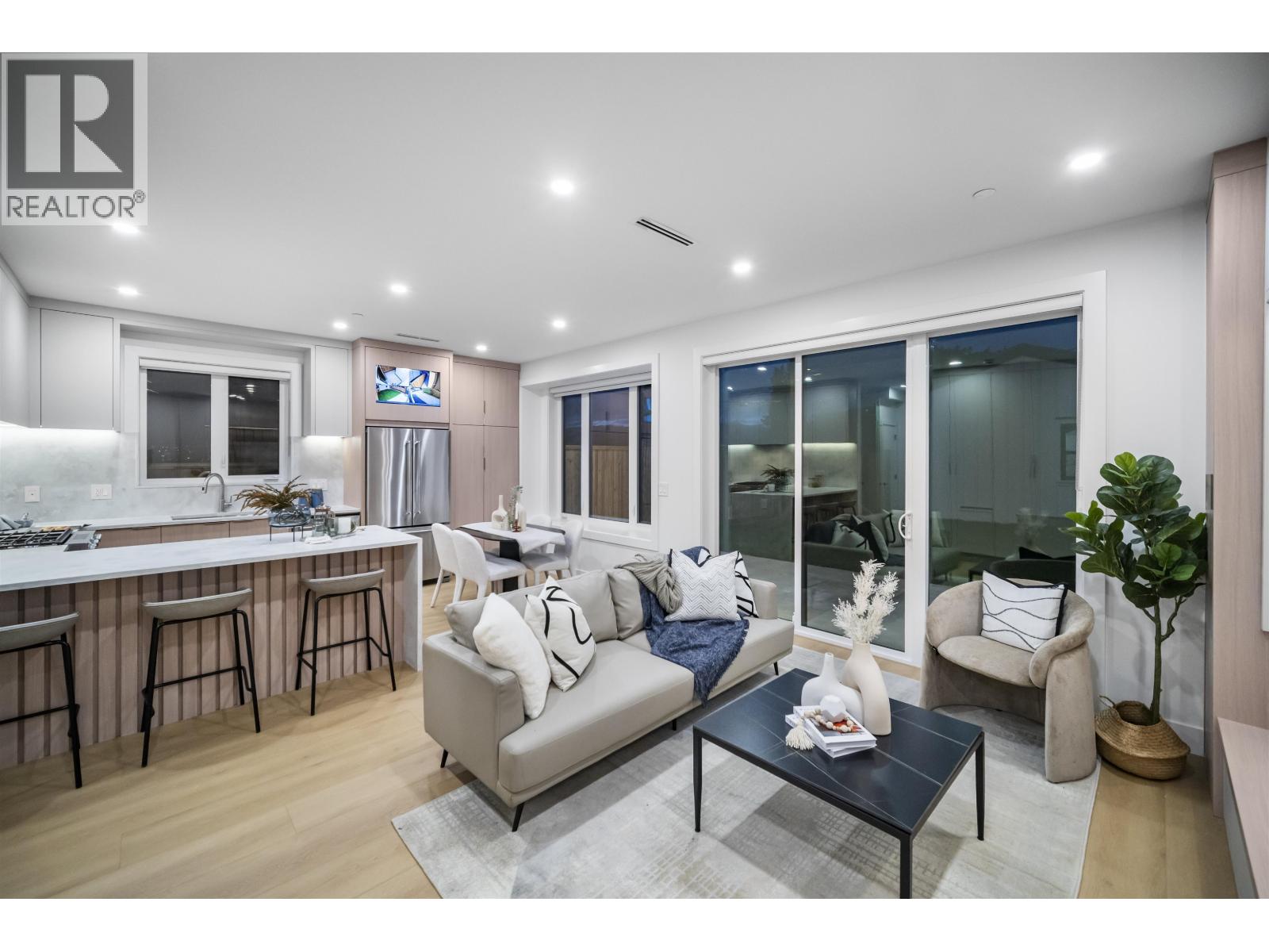 2 3623 Triumph Street, Vancouver, British Columbia  V5K 1V4 - Photo 14 - R3071522