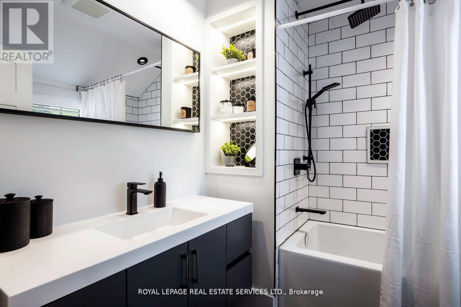 5 Pine Ridge Lane, Brampton, Ontario L6W 1G6 - Photo 32 - W12473497