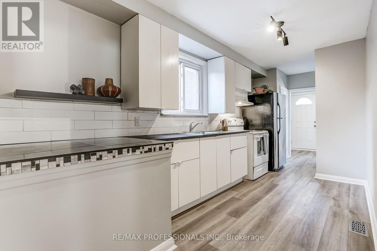 15 Fifteenth Street, Toronto, Ontario  M8V 3J3 - Photo 19 - W12594692