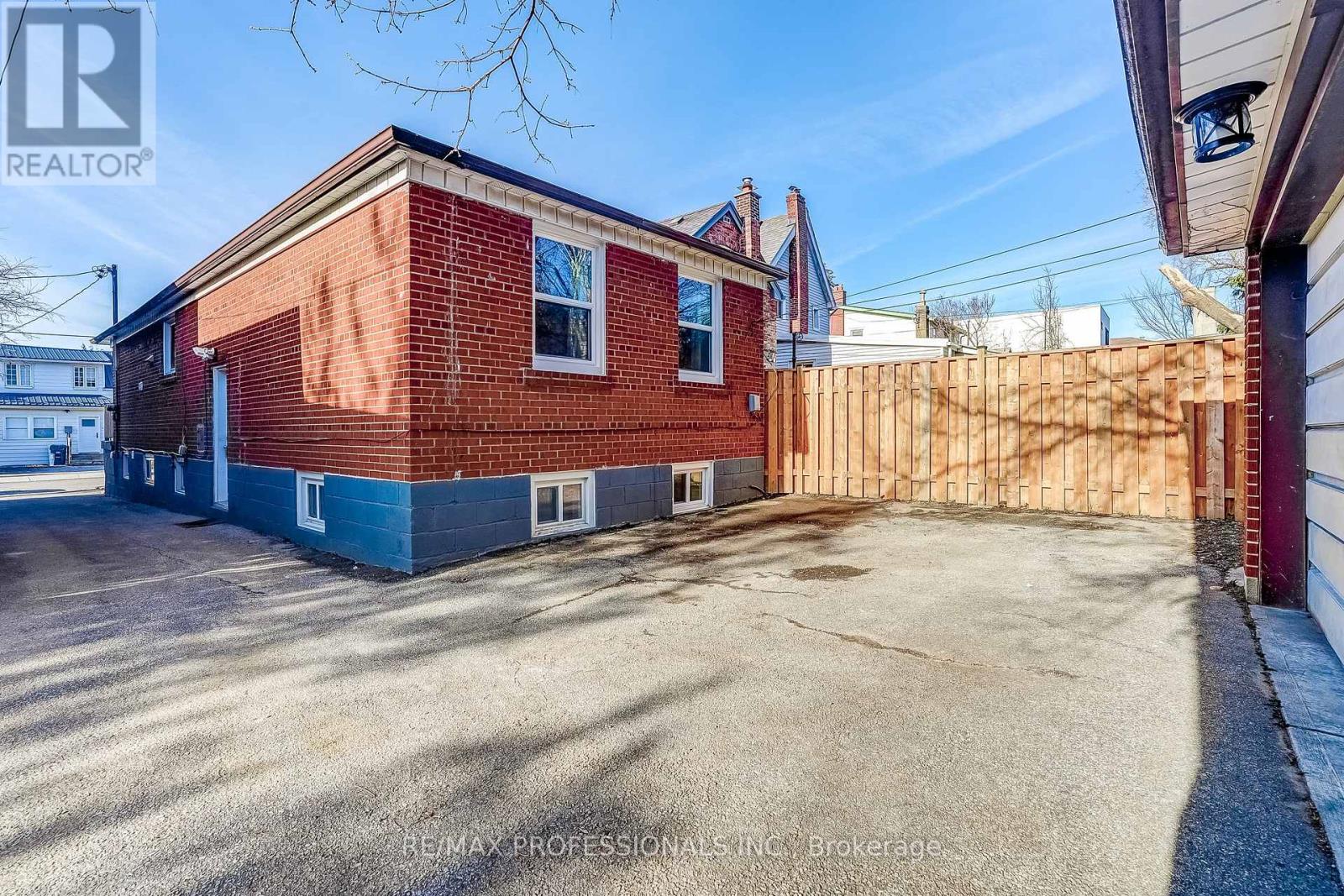 15 Fifteenth Street, Toronto, Ontario  M8V 3J3 - Photo 34 - W12594692