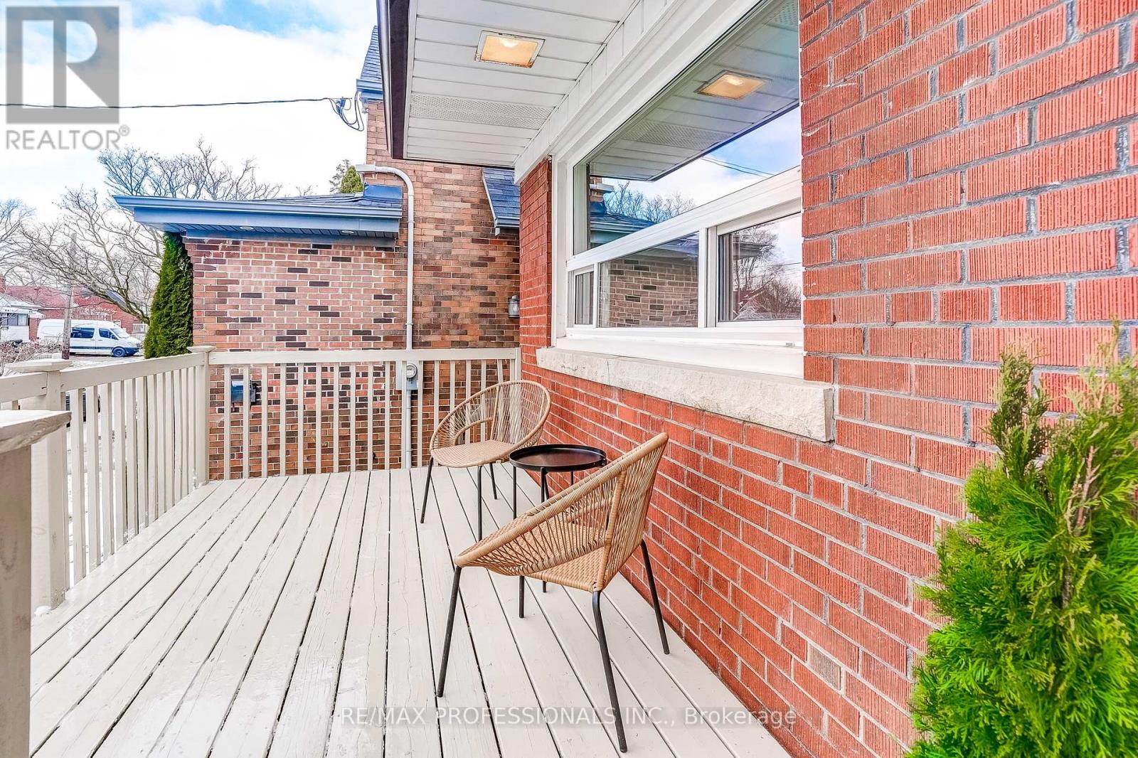 15 Fifteenth Street, Toronto, Ontario  M8V 3J3 - Photo 5 - W12594692