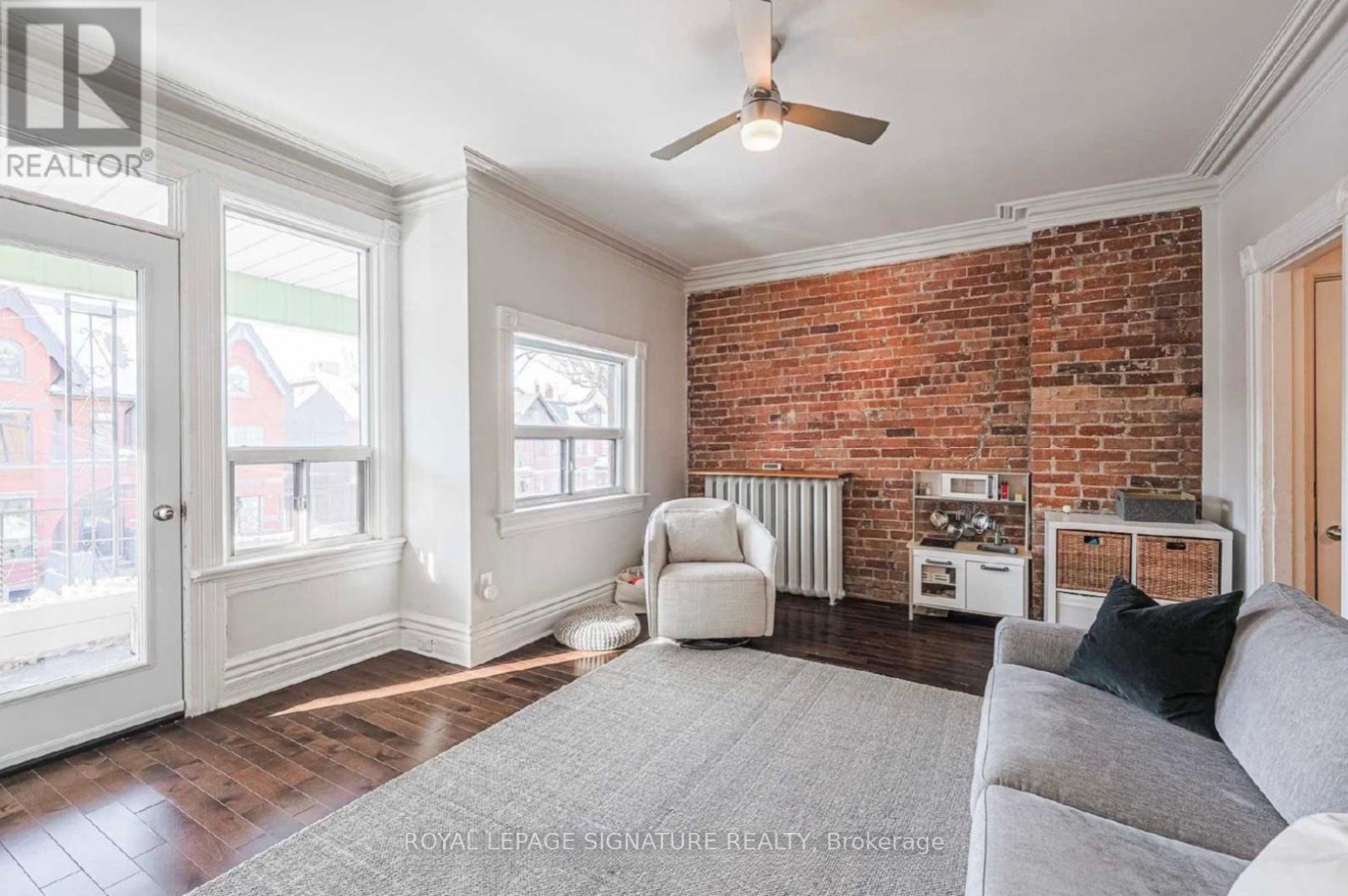 Upper - 553 Euclid Avenue, Toronto, Ontario M6G 2T3 - Photo 1 - C12595570