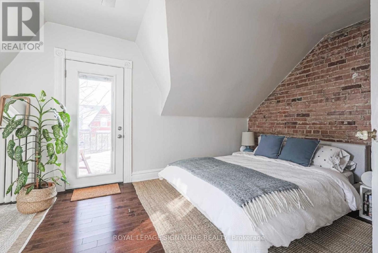 Upper - 553 Euclid Avenue, Toronto, Ontario M6G 2T3 - Photo 5 - C12595570