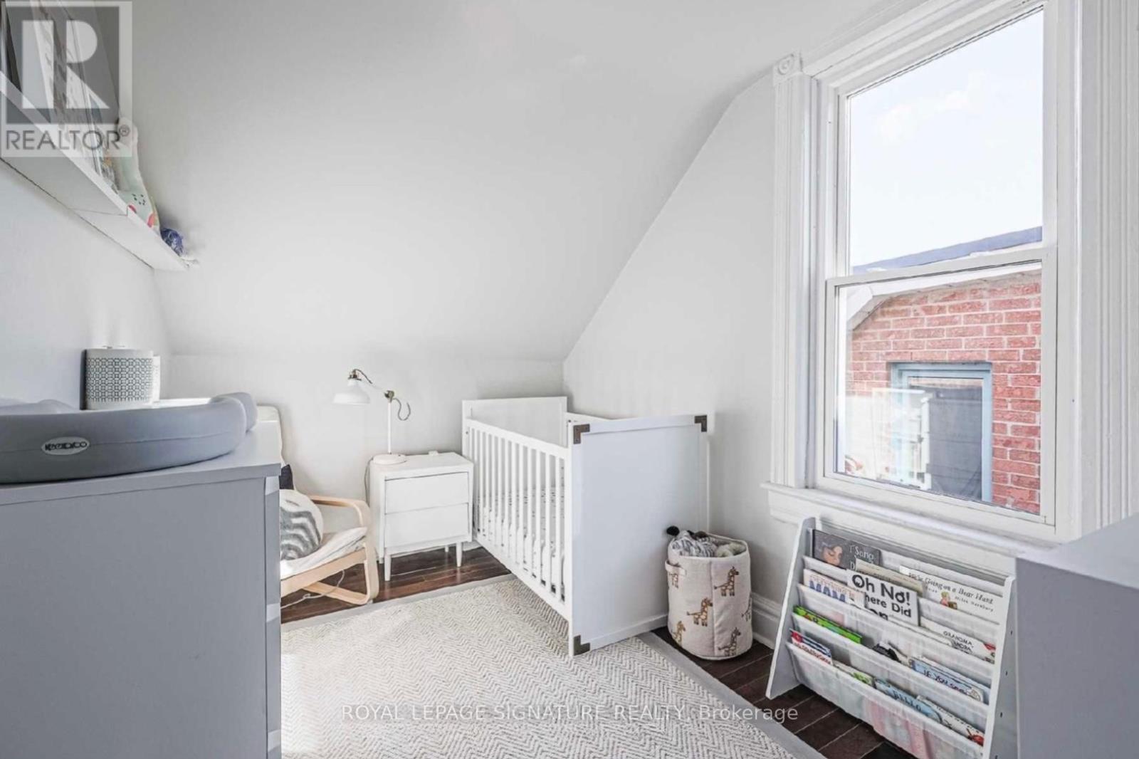 Upper - 553 Euclid Avenue, Toronto, Ontario M6G 2T3 - Photo 7 - C12595570