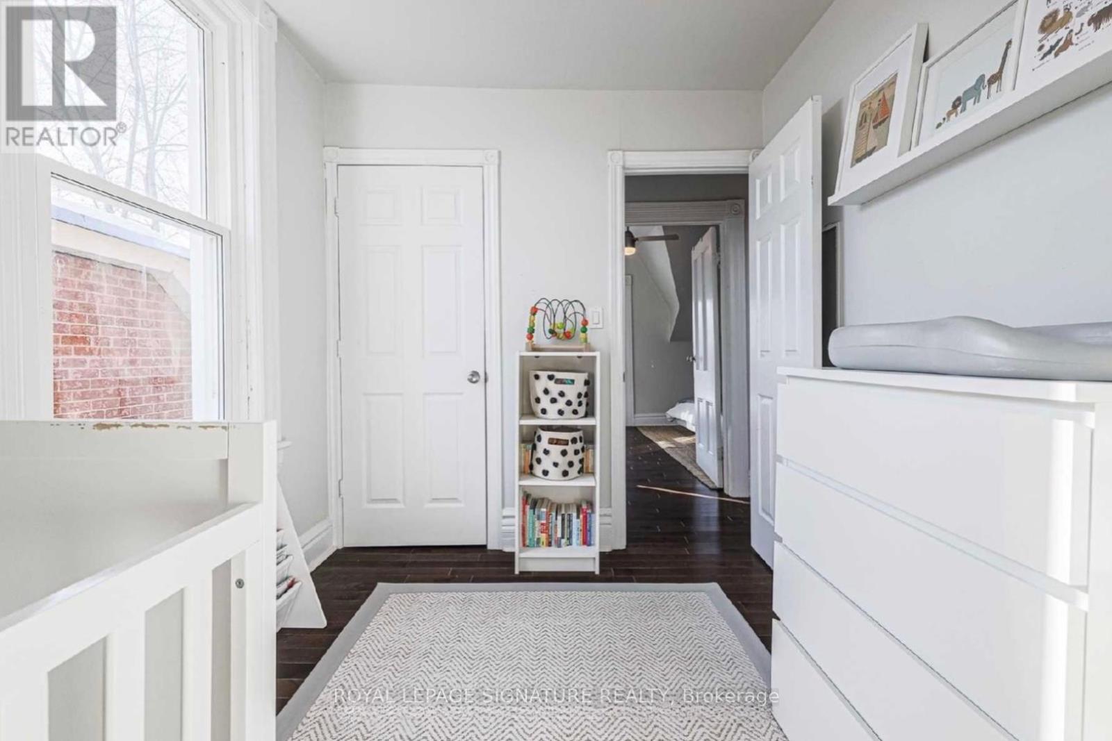 Upper - 553 Euclid Avenue, Toronto, Ontario M6G 2T3 - Photo 8 - C12595570