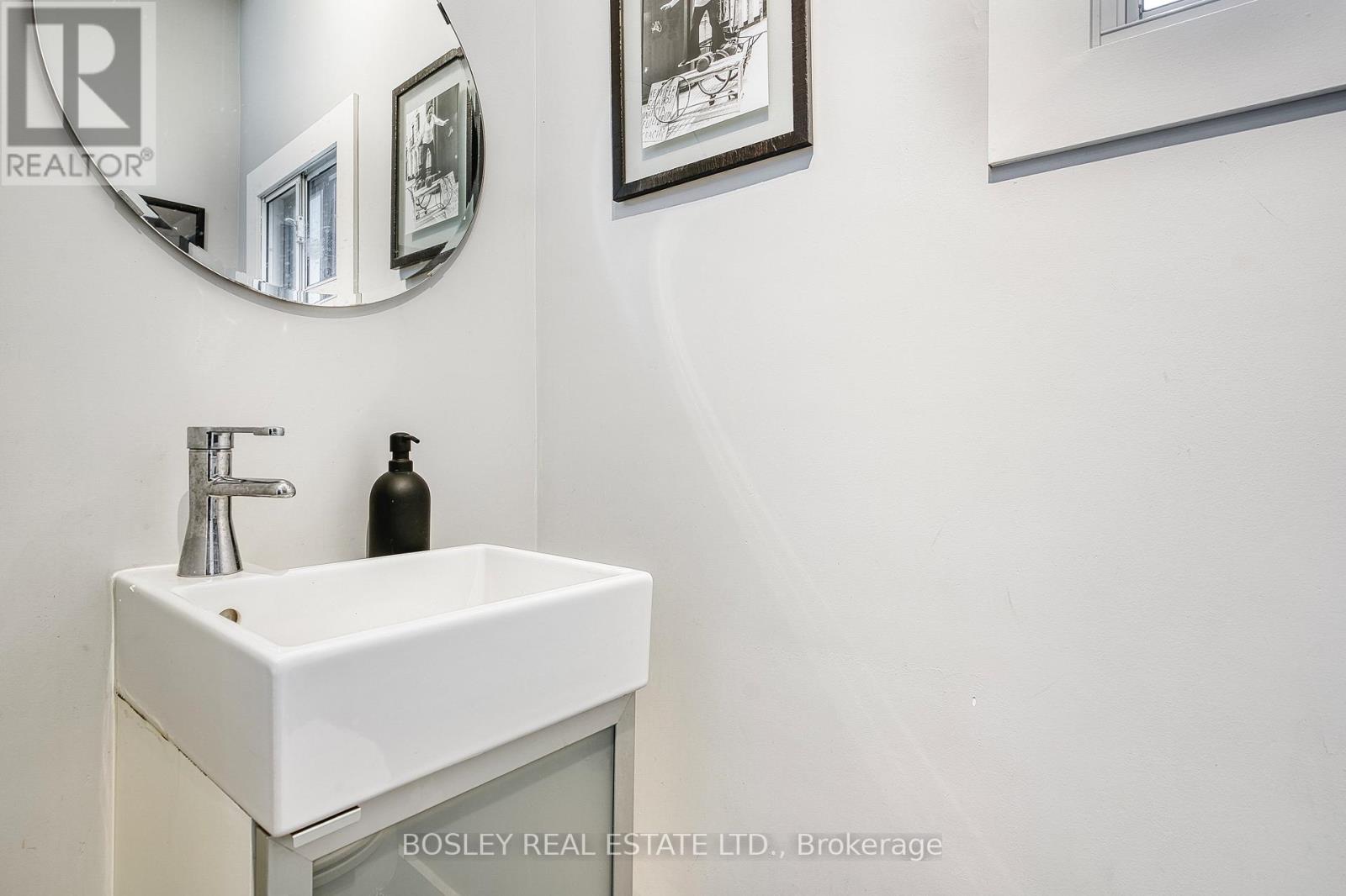 38 Halton Street, Toronto, Ontario  M6J 1R3 - Photo 16 - C12595590