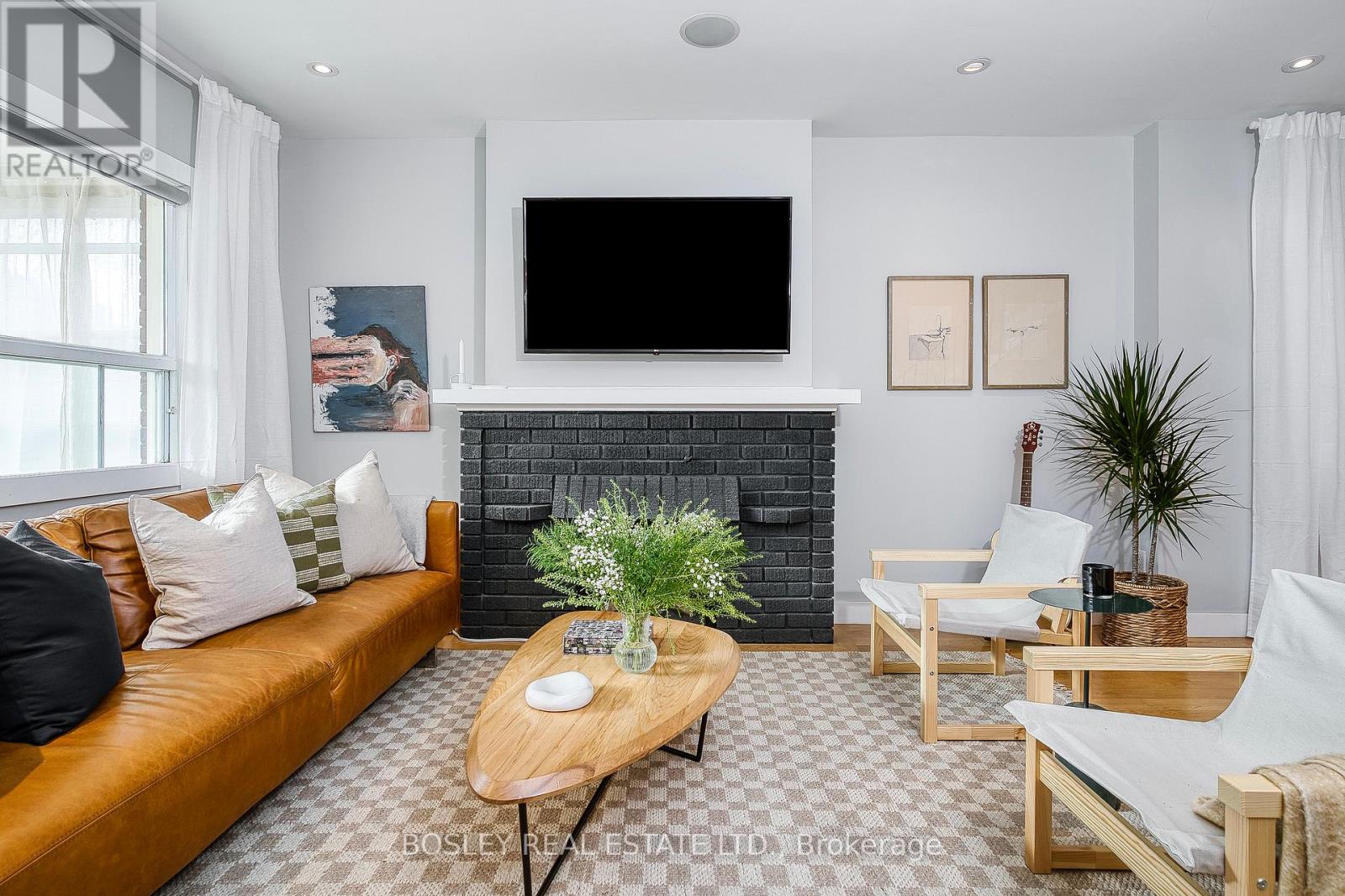 38 Halton Street, Toronto, Ontario  M6J 1R3 - Photo 4 - C12595590