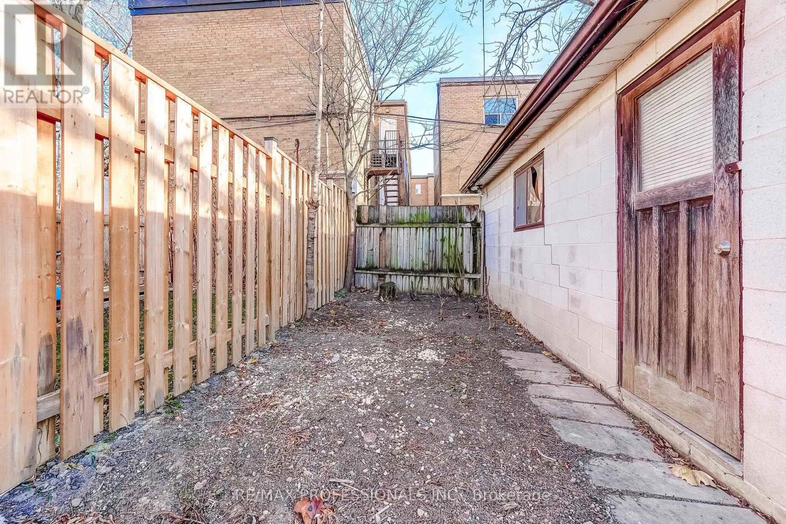 15 Fifteenth Street, Toronto, Ontario  M8V 3J3 - Photo 36 - W12594692