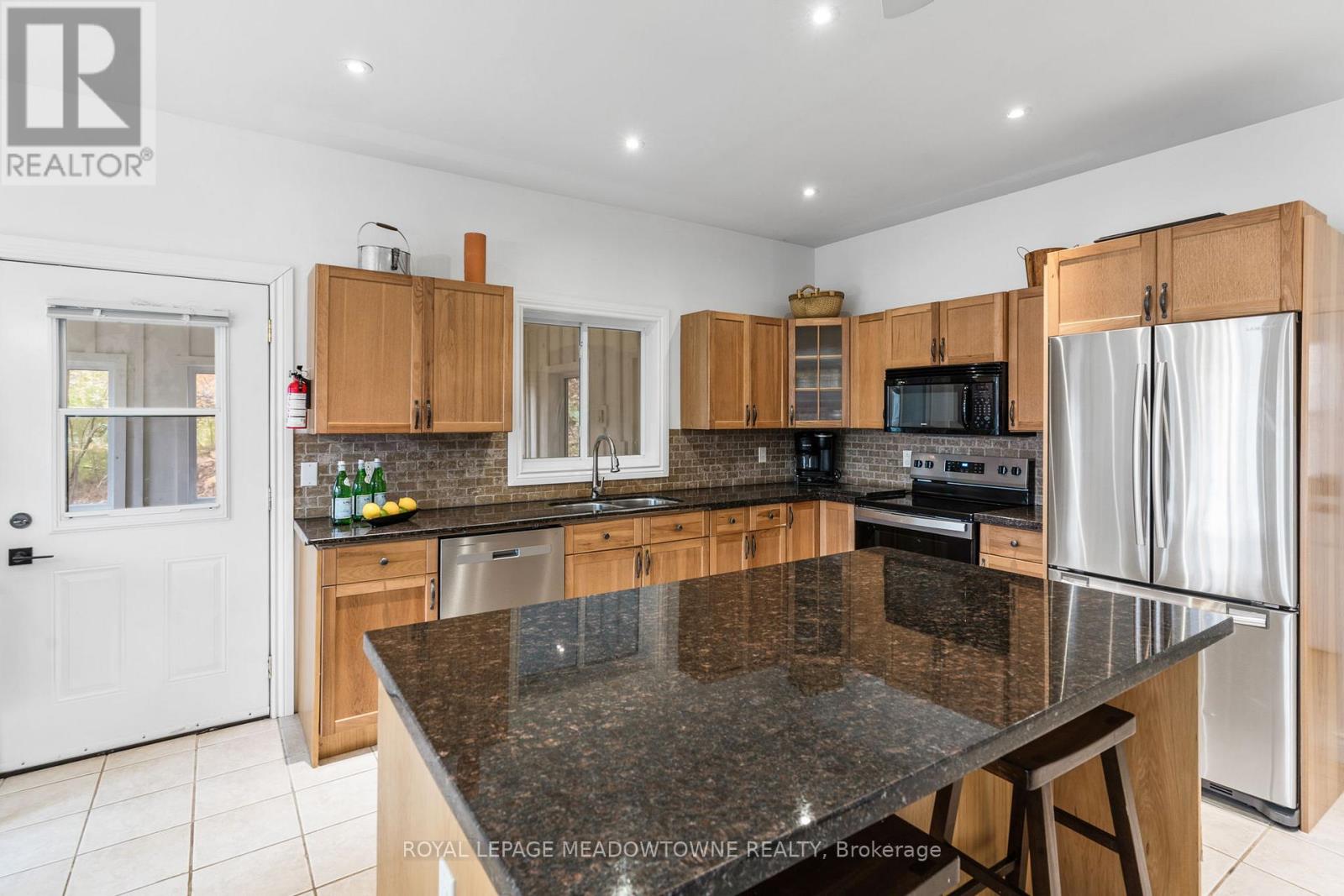 1658 Hospitality Road, Minden Hills, Ontario  K0M 2K0 - Photo 9 - X12480442
