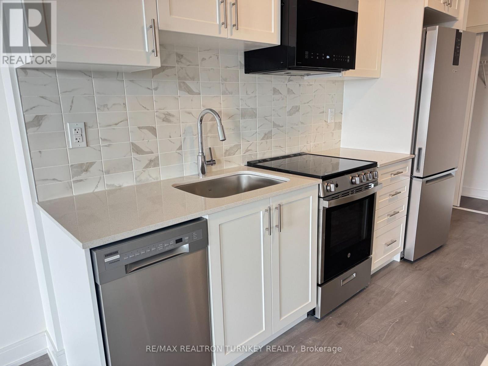 A601 - 705 Davis Drive, Newmarket, Ontario L3Y 0J1 - Photo 4 - N12595526