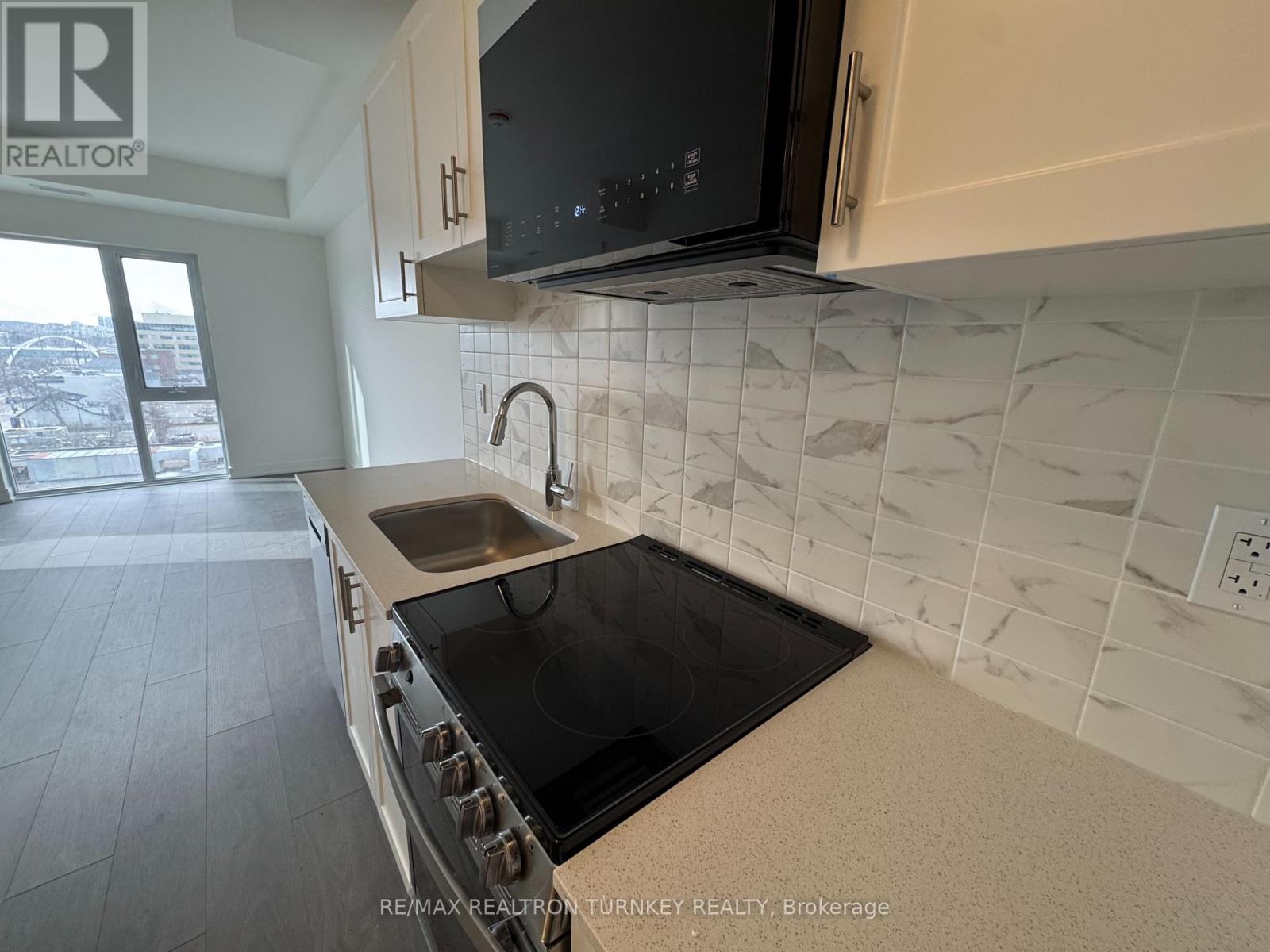 A601 - 705 Davis Drive, Newmarket, Ontario L3Y 0J1 - Photo 6 - N12595526