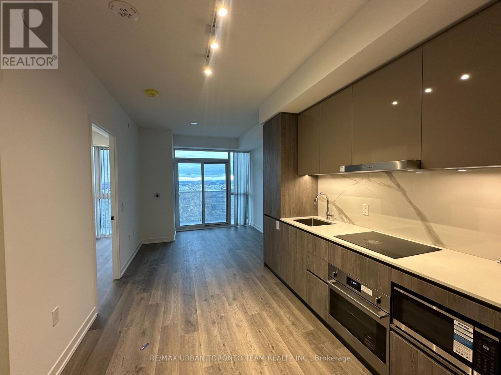 3903 - 8 Interchange Way, Vaughan, Ontario L4K 5Z7 - Photo 2 - N12595530