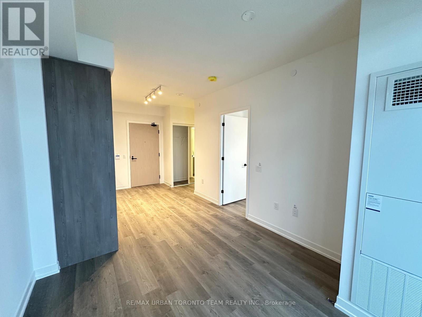 3903 - 8 Interchange Way, Vaughan, Ontario L4K 5Z7 - Photo 5 - N12595530