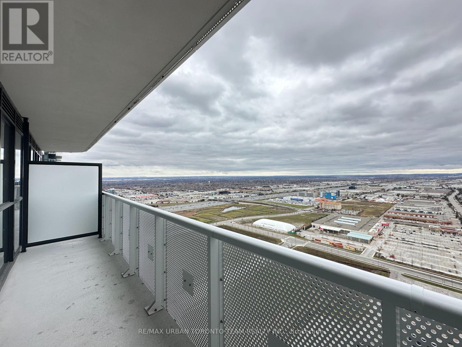 3903 - 8 Interchange Way, Vaughan, Ontario L4K 5Z7 - Photo 6 - N12595530