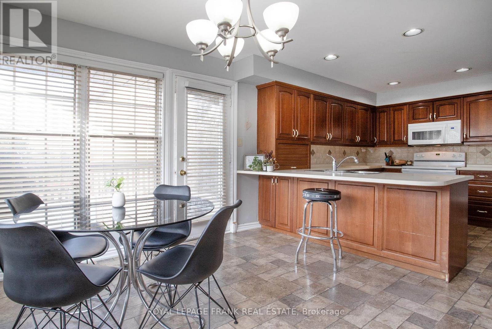 Main - 312 Cumberland Court, Oshawa, Ontario L1H 8E7 - Photo 9 - E12480899