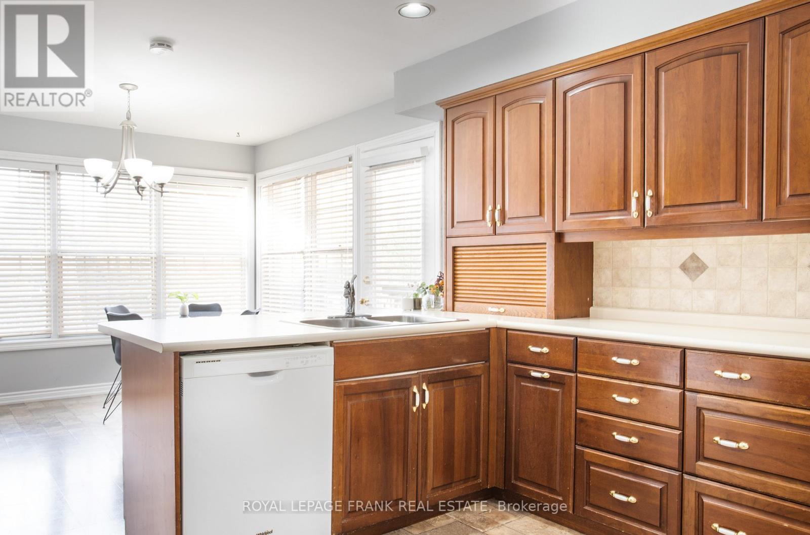 Main - 312 Cumberland Court, Oshawa, Ontario L1H 8E7 - Photo 7 - E12480899