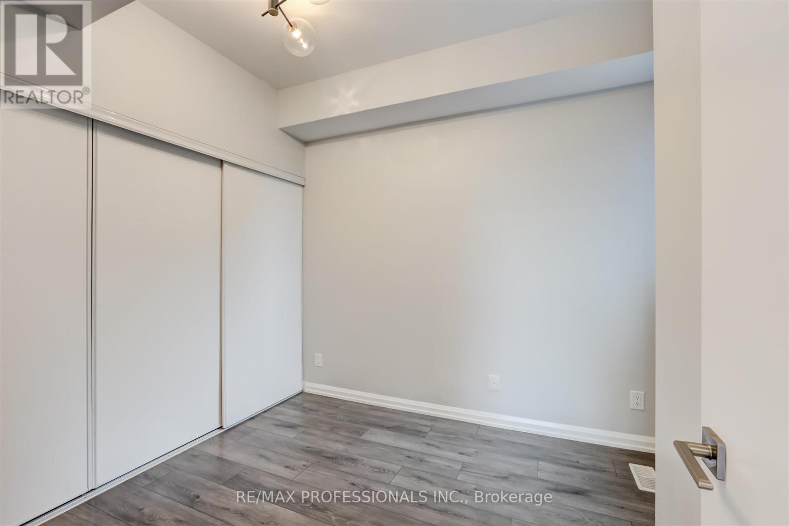 Th3 - 10 Brin Drive, Toronto, Ontario  M8X 0B3 - Photo 25 - W12595506
