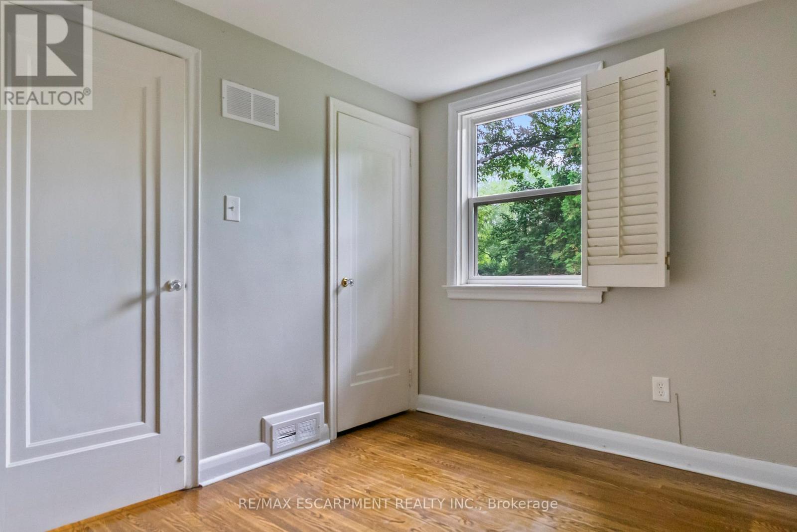 330 Poplar Drive, Oakville, Ontario  L6J 4E1 - Photo 28 - W12595512