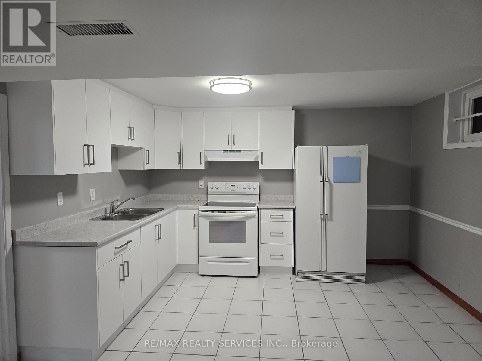 BASEMENT - 89 LAWNSIDE DRIVE, Toronto, Ontario