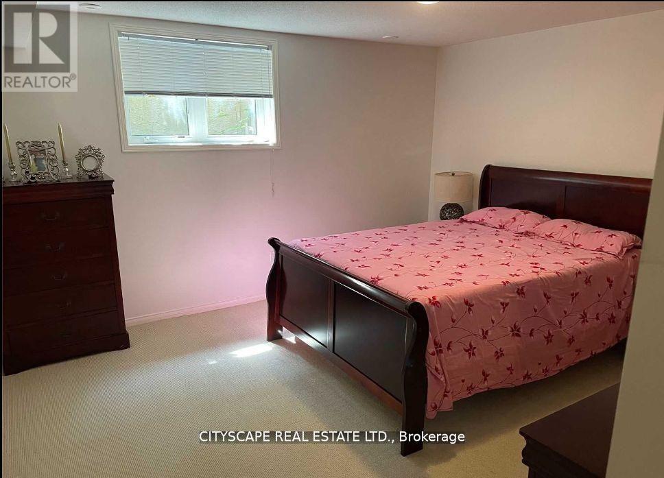7 - 5725 Tenth Line W, Mississauga, Ontario L5M 0P7 - Photo 3 - W12595552