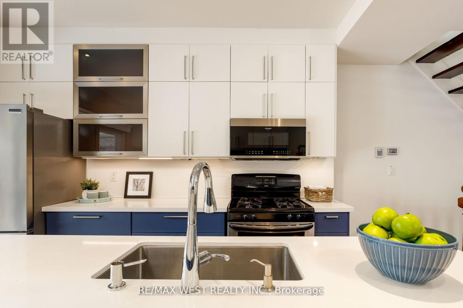 79 Springhurst Avenue, Toronto, Ontario  M6K 1B7 - Photo 14 - W12595566