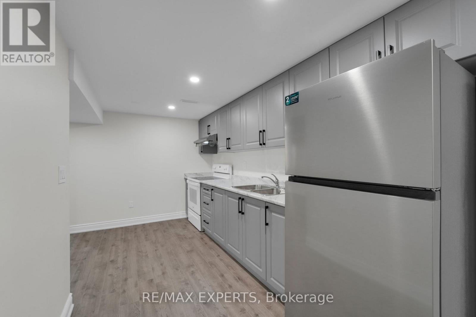 Lower - 6862 Darcel Avenue, Mississauga, Ontario  L4T 2W5 - Photo 11 - W12595592