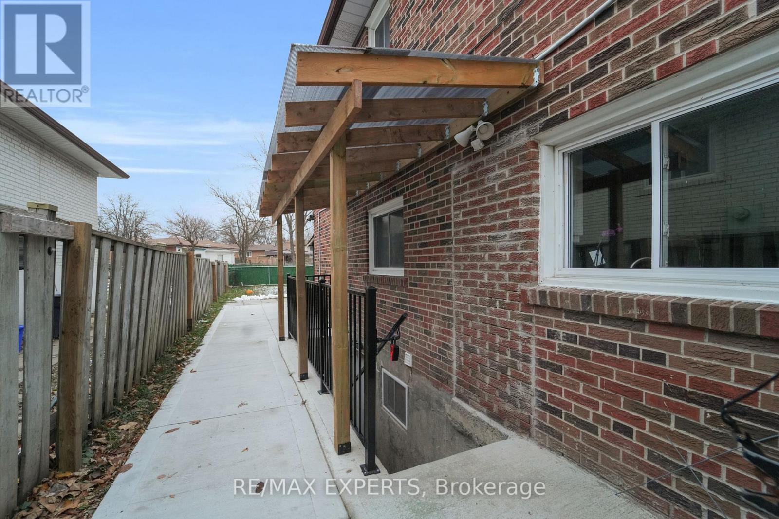 Lower - 6862 Darcel Avenue, Mississauga, Ontario  L4T 2W5 - Photo 24 - W12595592