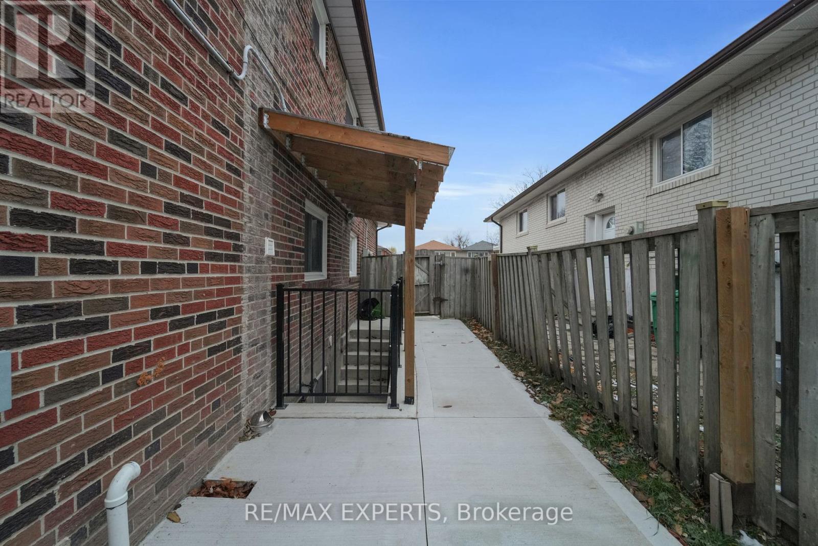 Lower - 6862 Darcel Avenue, Mississauga, Ontario  L4T 2W5 - Photo 26 - W12595592