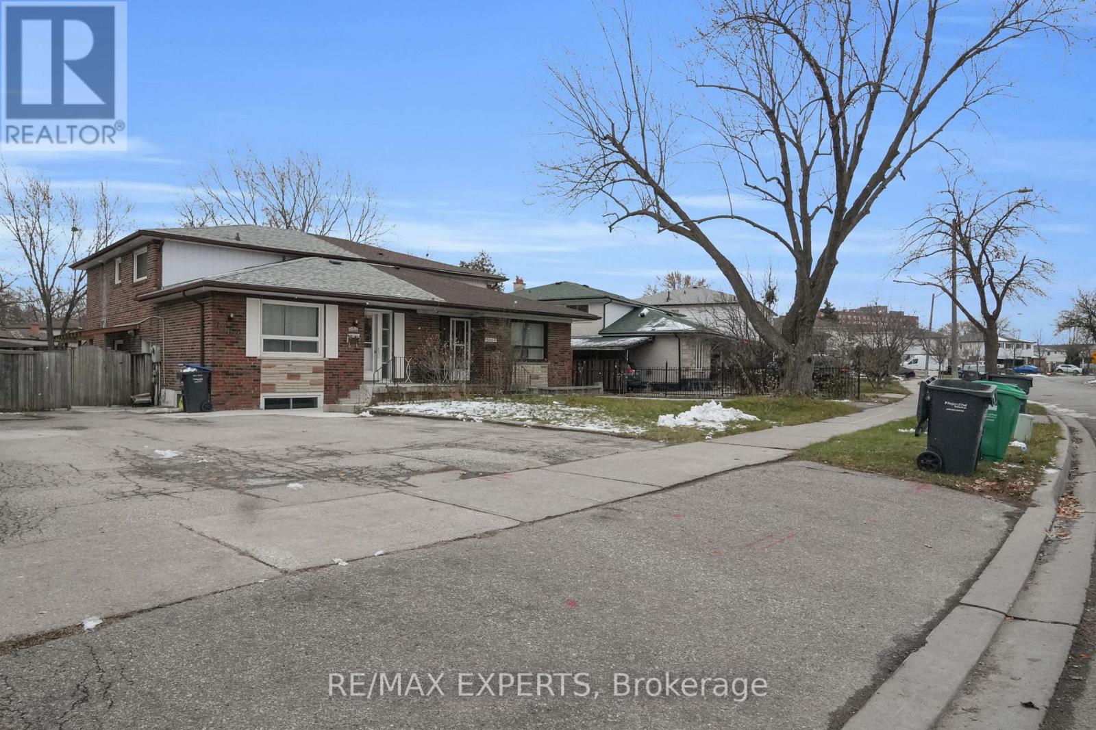 Lower - 6862 Darcel Avenue, Mississauga, Ontario  L4T 2W5 - Photo 4 - W12595592
