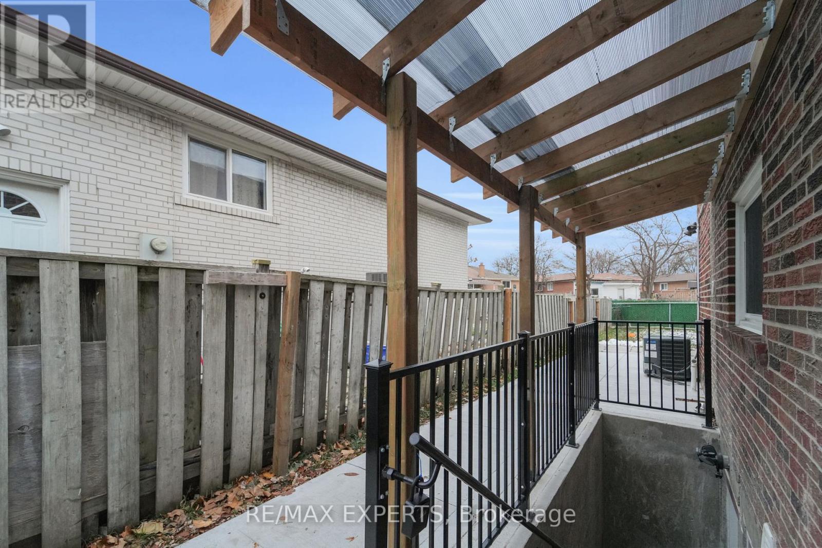 Lower - 6862 Darcel Avenue, Mississauga, Ontario  L4T 2W5 - Photo 7 - W12595592