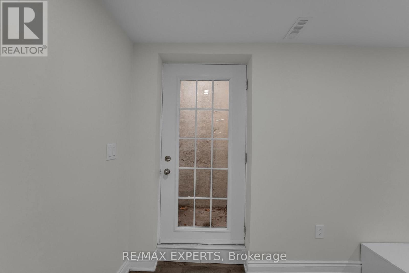 Lower - 6862 Darcel Avenue, Mississauga, Ontario  L4T 2W5 - Photo 8 - W12595592