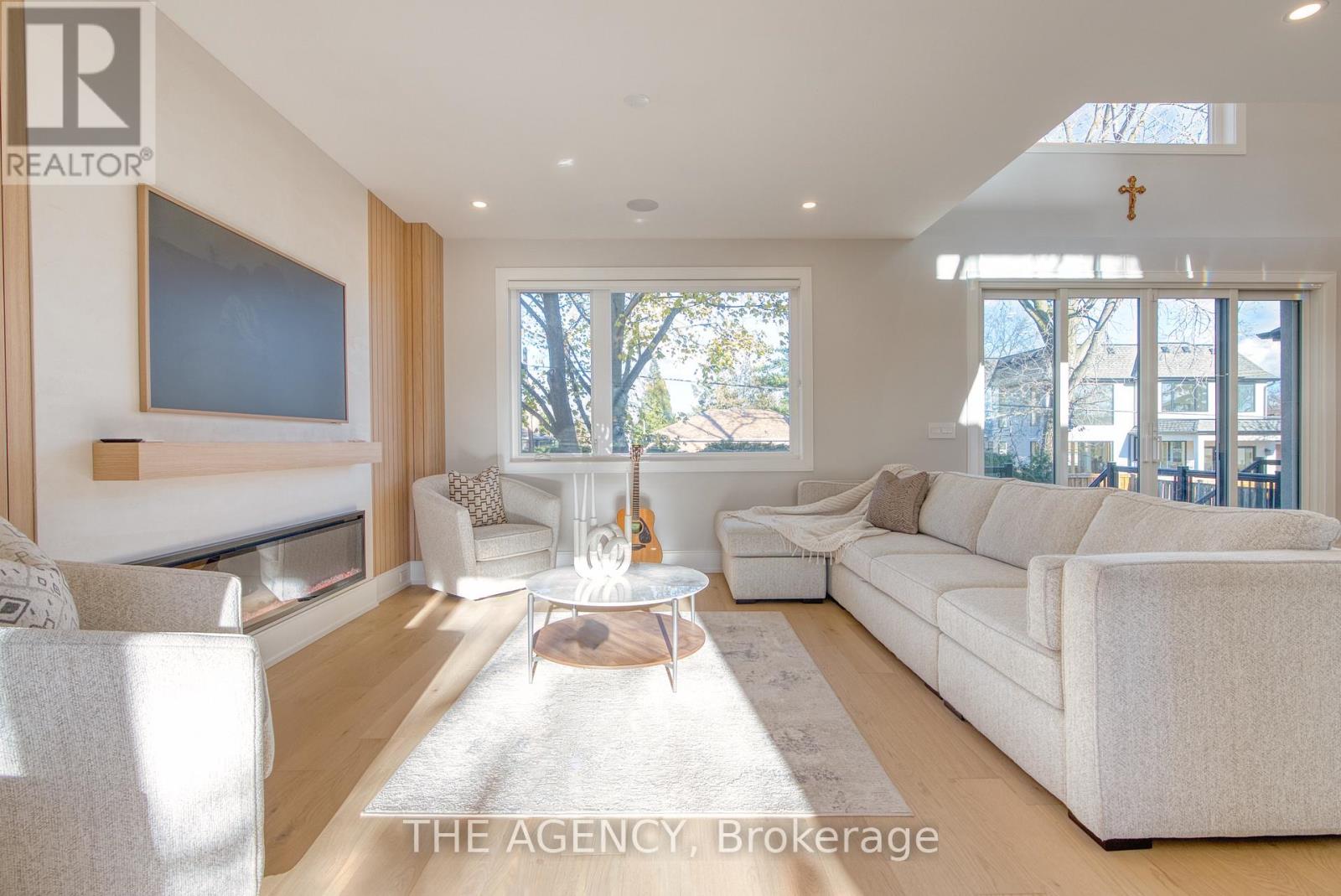 519 Third Line, Oakville, Ontario  L6L 4A8 - Photo 9 - W12584898